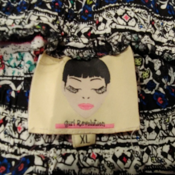 Side split shorts - Picture 3 of 4